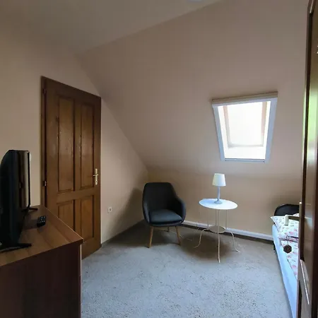 Nocleg ze śniadaniem Korona étterem Panzió
