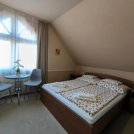 住宿加早餐酒店 Korona Panzio Balatonberény