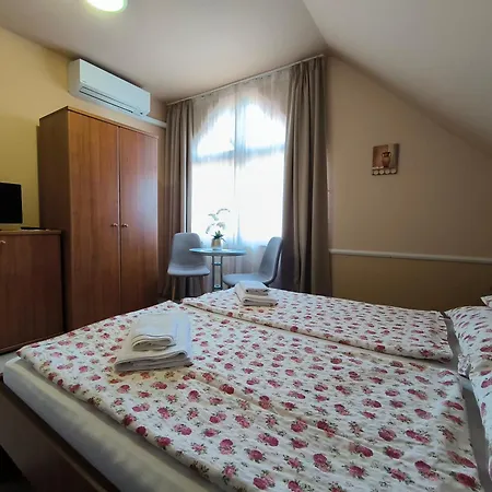 Nocleg ze śniadaniem Korona étterem Panzió