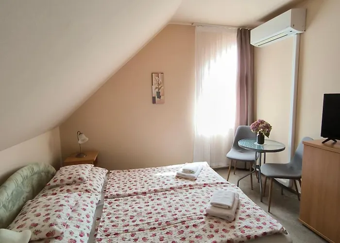 Korona Panzio לינה וארוחת בוקר Balatonberény